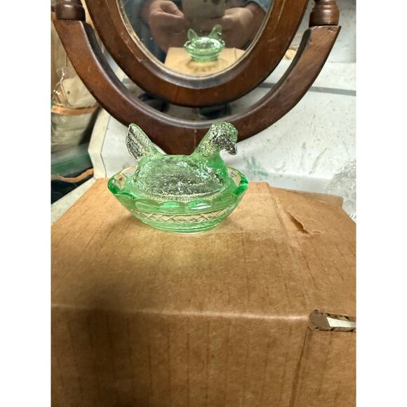 Green mini hen on nest salt cellars - Picture 1 of 3